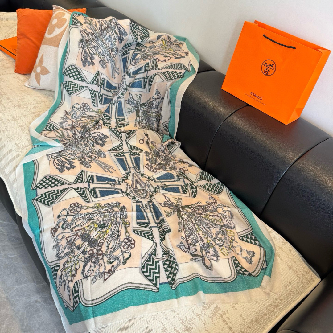 会发光发亮的围巾银丝羊绒长巾✨专柜同步‼️真心赞‼️驴家路易威登经典 Monogram 图案搭配彩色边框