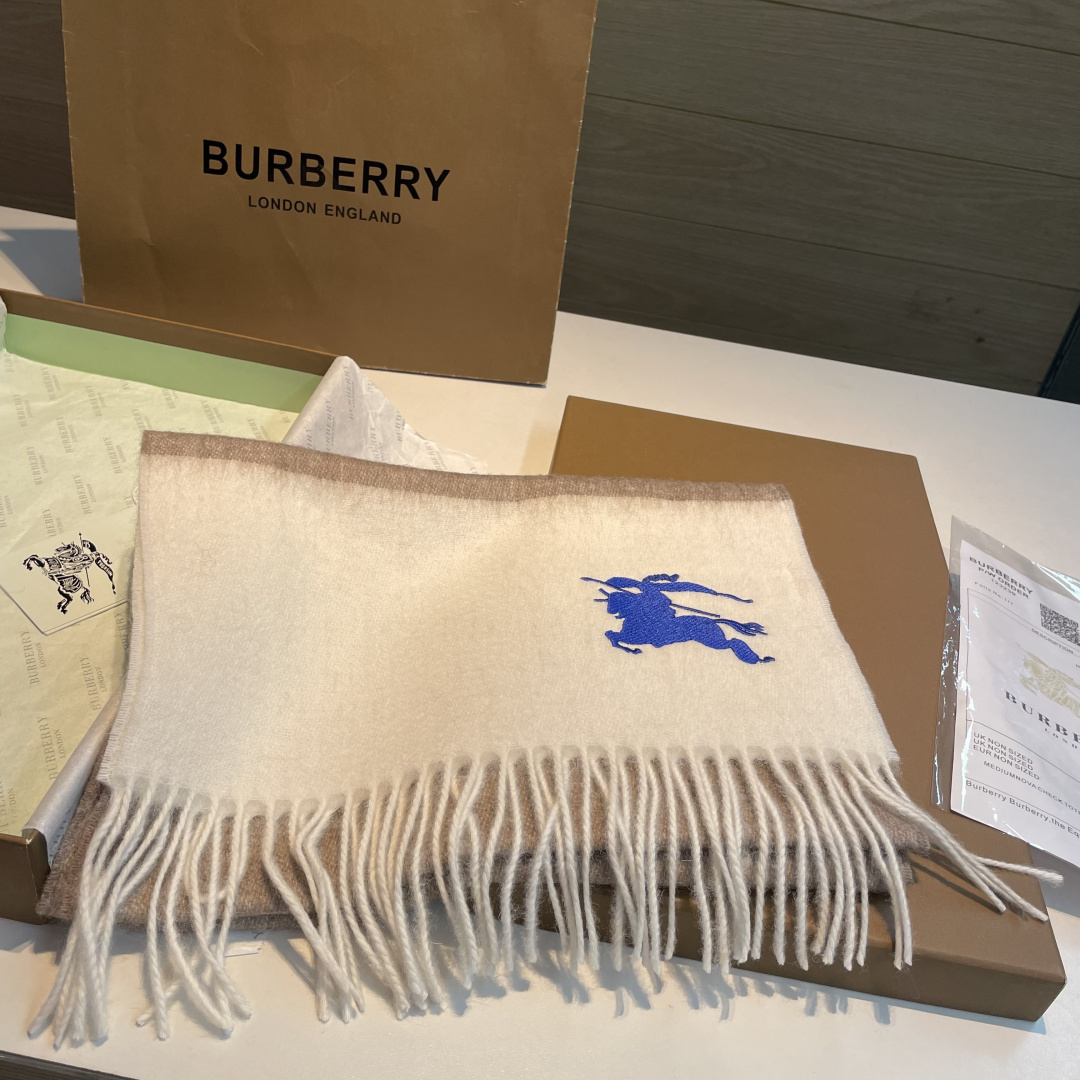 ✨✨Burberry · 巴宝莉双面围巾❗好看的要疯掉了，太有型太有魅力了❗❗非常斯文时尚的秋冬单品！真