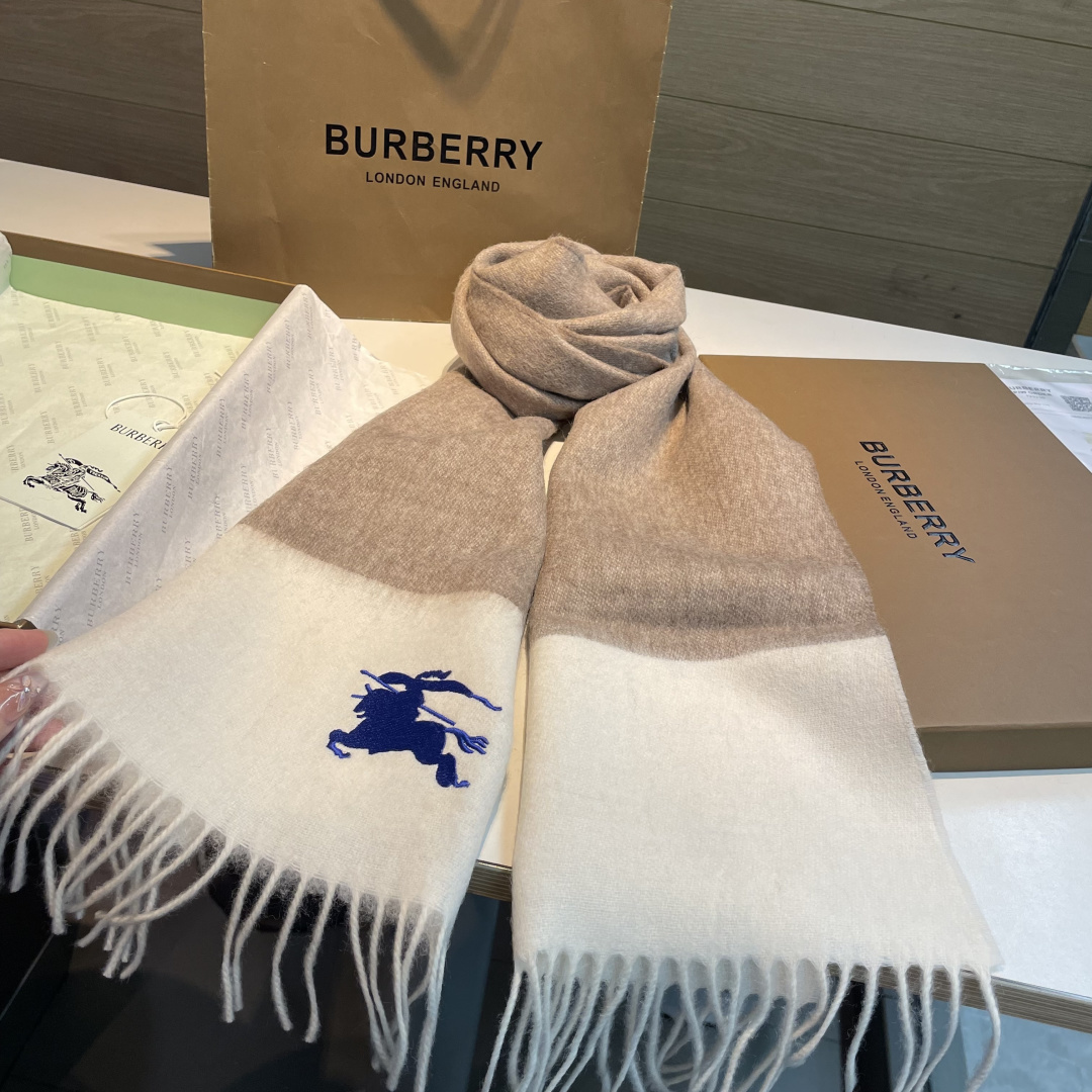 ✨✨Burberry · 巴宝莉双面围巾❗好看的要疯掉了，太有型太有魅力了❗❗非常斯文时尚的秋冬单品！真