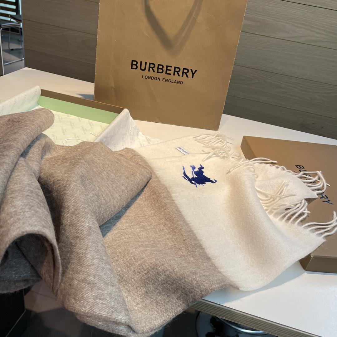 ✨✨Burberry · 巴宝莉双面围巾❗好看的要疯掉了，太有型太有魅力了❗❗非常斯文时尚的秋冬单品！真