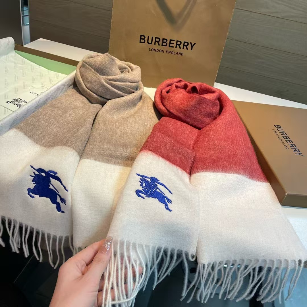 ✨✨Burberry · 巴宝莉双面围巾❗好看的要疯掉了，太有型太有魅力了❗❗非常斯文时尚的秋冬单品！真
