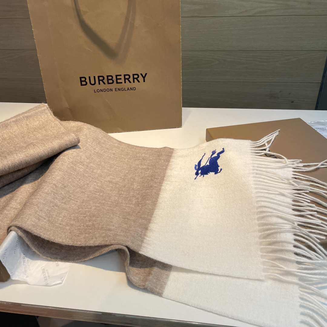 ✨✨Burberry · 巴宝莉双面围巾❗好看的要疯掉了，太有型太有魅力了❗❗非常斯文时尚的秋冬单品！真