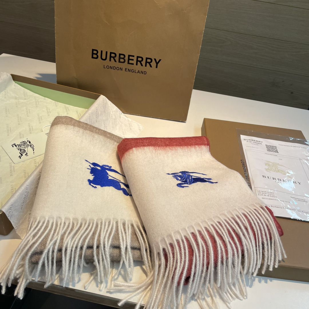 ✨✨Burberry · 巴宝莉双面围巾❗好看的要疯掉了，太有型太有魅力了❗❗非常斯文时尚的秋冬单品！真