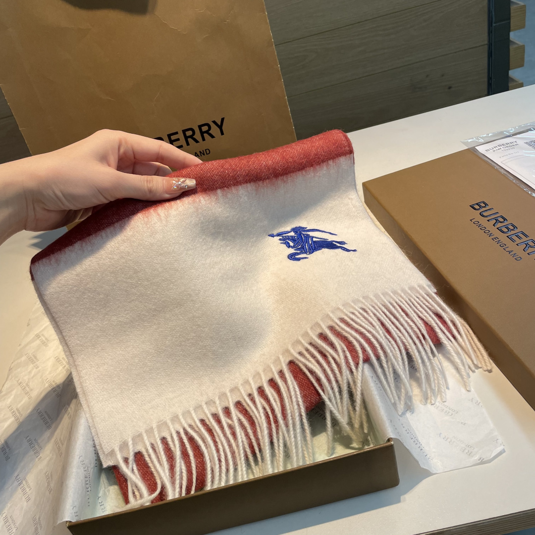 ✨✨Burberry · 巴宝莉双面围巾❗好看的要疯掉了，太有型太有魅力了❗❗非常斯文时尚的秋冬单品！真