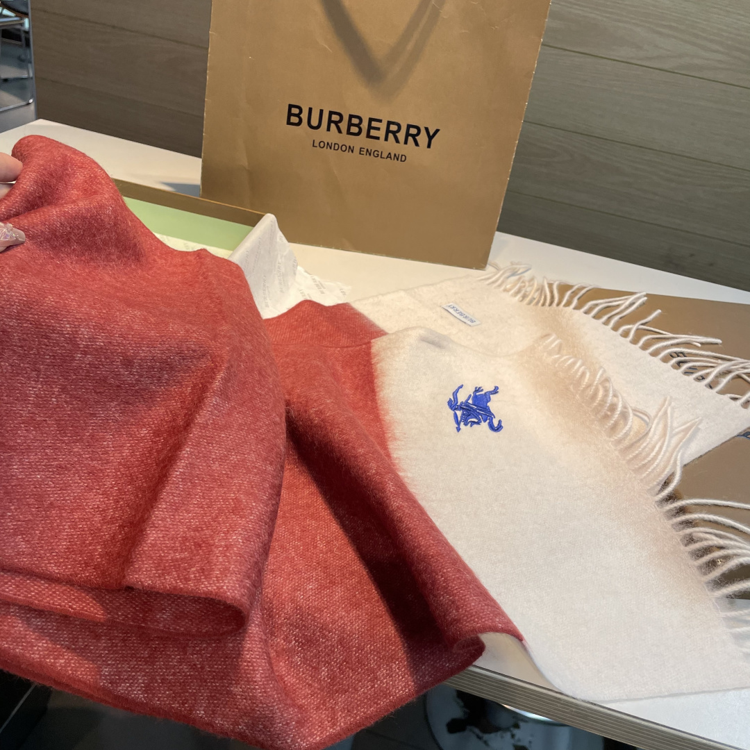 ✨✨Burberry · 巴宝莉双面围巾❗好看的要疯掉了，太有型太有魅力了❗❗非常斯文时尚的秋冬单品！真