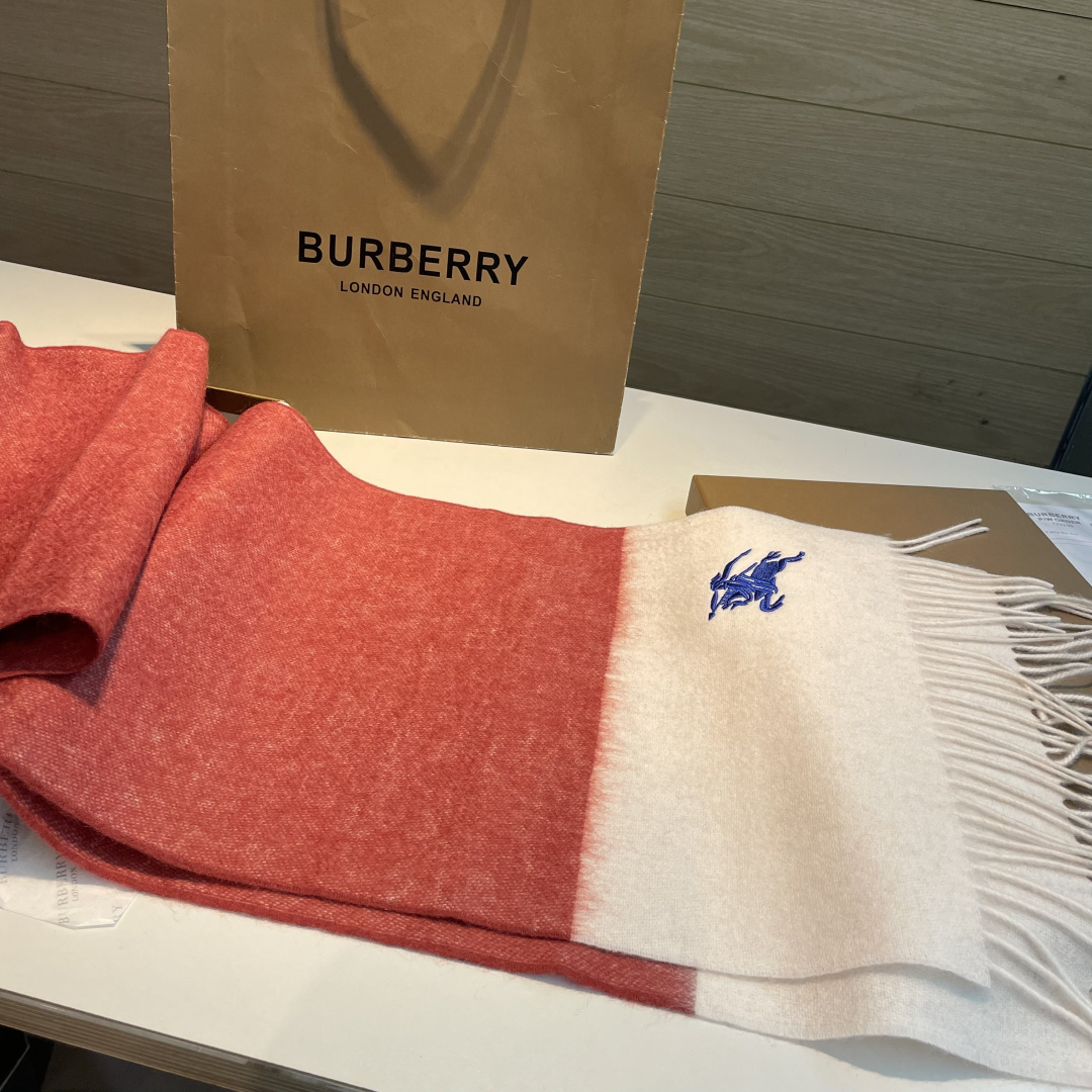 ✨✨Burberry · 巴宝莉双面围巾❗好看的要疯掉了，太有型太有魅力了❗❗非常斯文时尚的秋冬单品！真