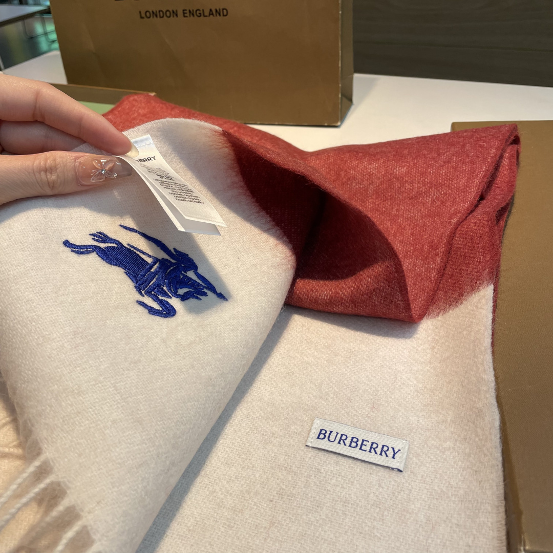 ✨✨Burberry · 巴宝莉双面围巾❗好看的要疯掉了，太有型太有魅力了❗❗非常斯文时尚的秋冬单品！真