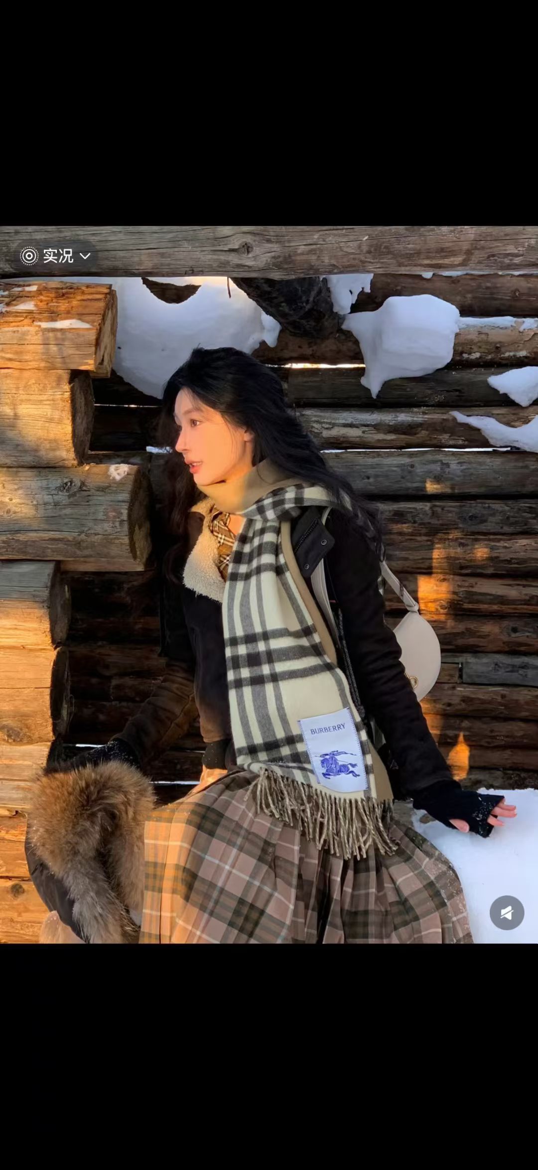 高货版本出，易梦玲同款Bur新款双面两用格纹羊绒围巾，绝对是冬日里封神的一款，男女同款，配情侣款也是绝绝