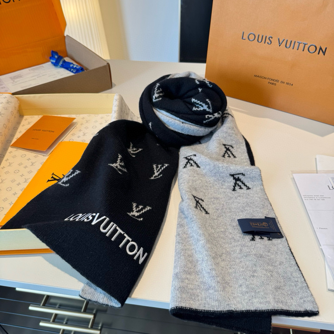 爆款上新 情侣款👍👍LV 独家牛货🐂 奢华尽在尺寸之间，高端品质‼️具有超高羊绒品质才会被此品牌青睐‼️