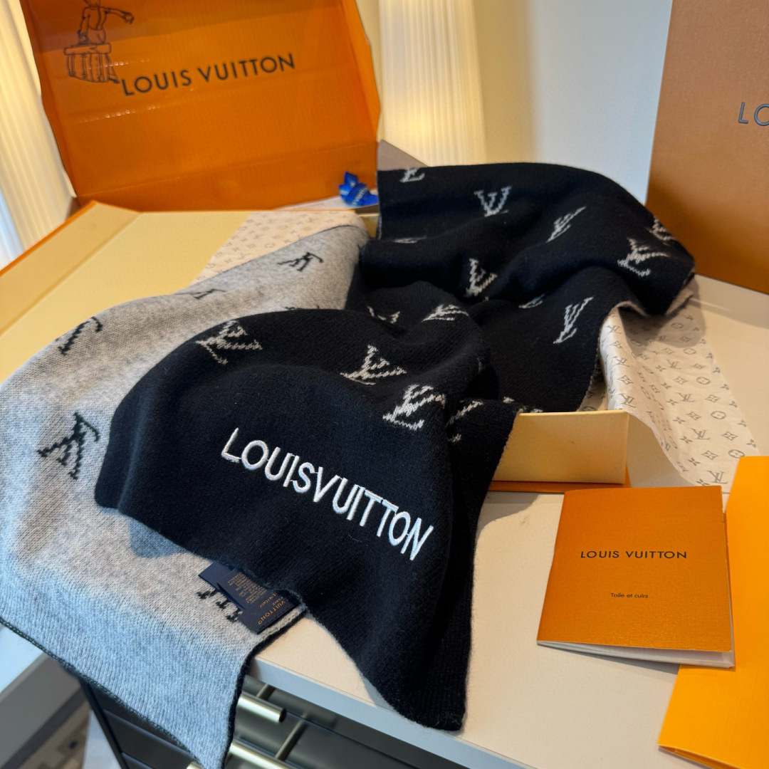爆款上新 情侣款👍👍LV 独家牛货🐂 奢华尽在尺寸之间，高端品质‼️具有超高羊绒品质才会被此品牌青睐‼️