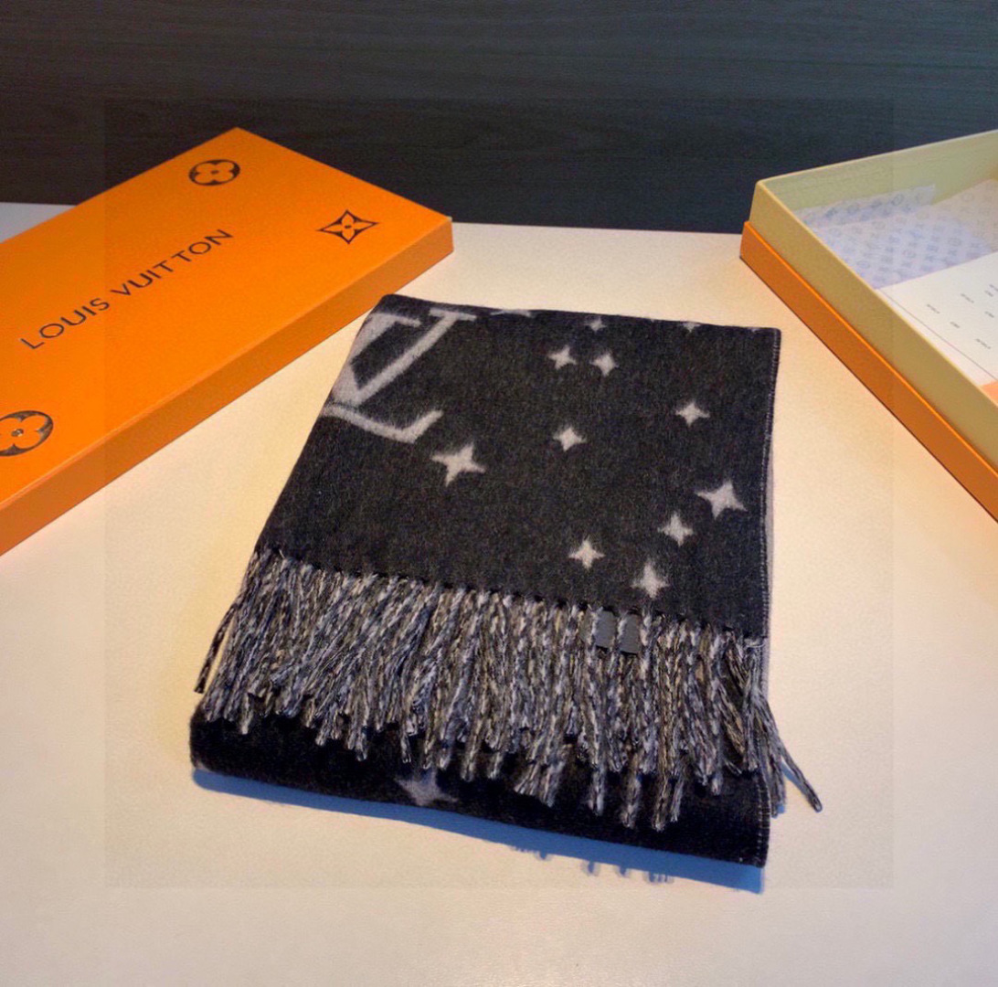 独家特供的大驴‼Lv专柜当季排长队预定的牛货！起了一个巨好听的名字：“璀璨星空LV”本年度最好看最流弊的