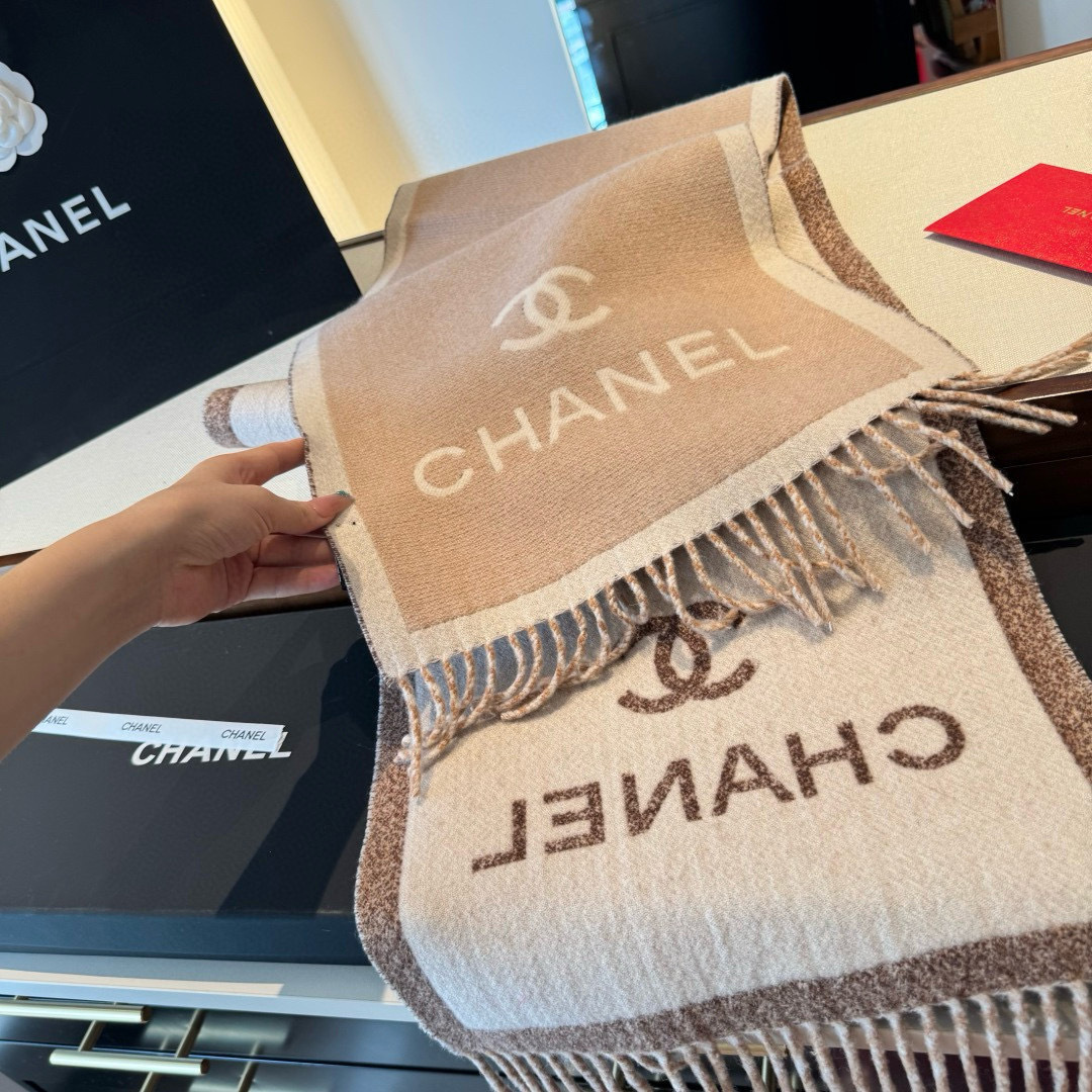 小香专柜最新款💨火爆来袭💥🎊顶级双层色织工艺。此工艺只有纯正代工厂才有的工艺‼️专柜原版紫外线加热感应双