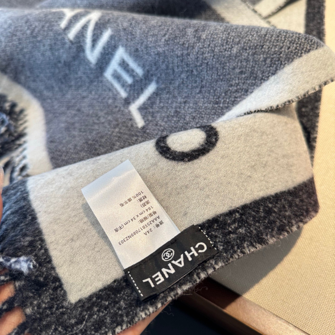 小香专柜最新款💨火爆来袭💥🎊顶级双层色织工艺。此工艺只有纯正代工厂才有的工艺‼️专柜原版紫外线加热感应双