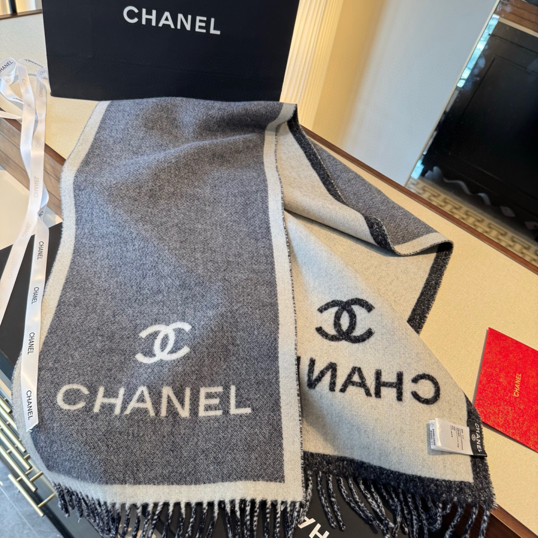 小香专柜最新款💨火爆来袭💥🎊顶级双层色织工艺。此工艺只有纯正代工厂才有的工艺‼️专柜原版紫外线加热感应双