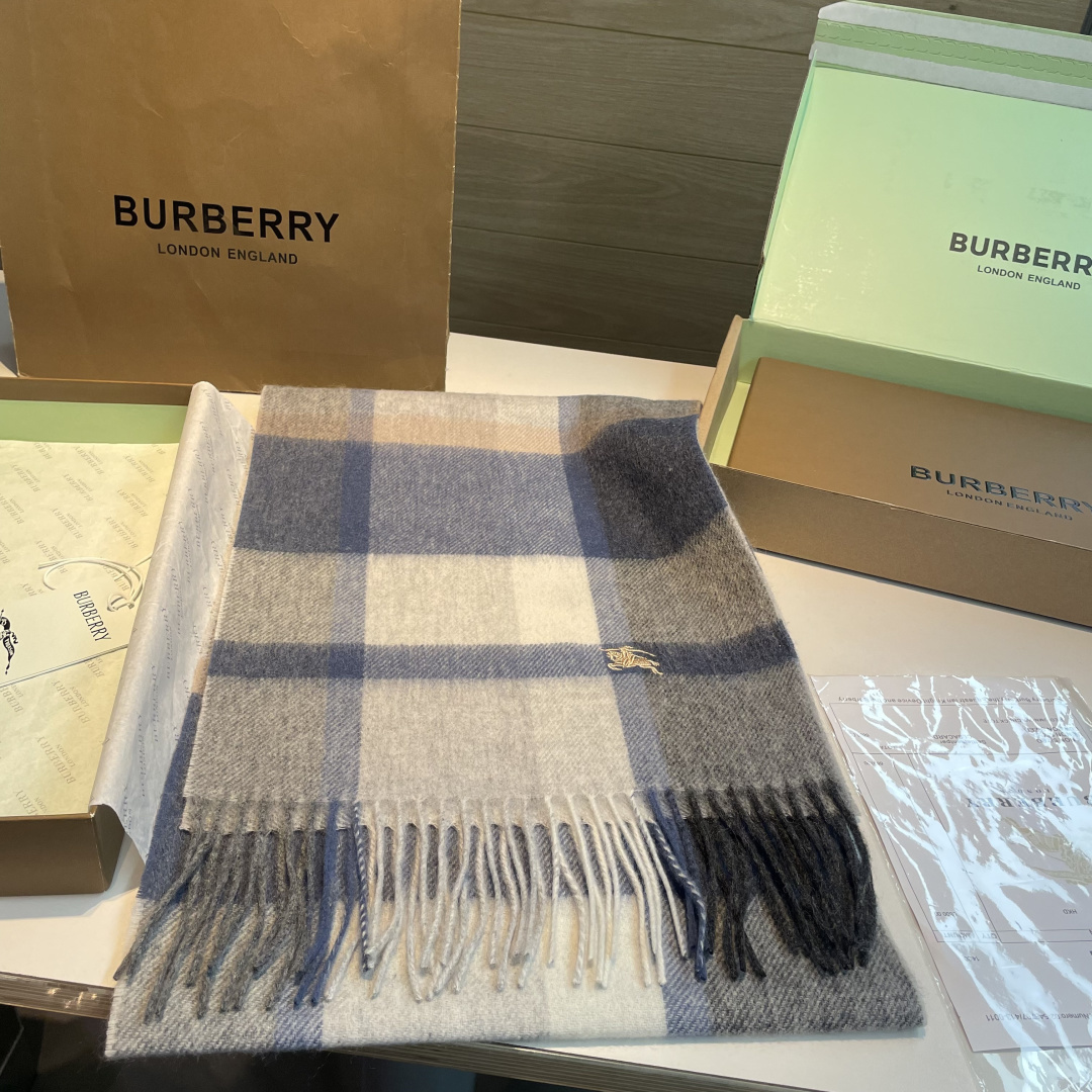 ✨✨Burberry · 巴宝莉双面围巾❗好看的要疯掉了，太有型太有魅力了❗❗非常斯文时尚的秋冬单品！真
