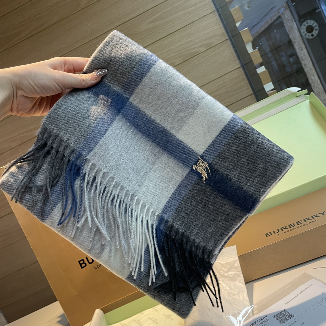 ✨✨Burberry · 巴宝莉双面围巾❗好看的要疯掉了，太有型太有魅力了❗❗非常斯文时尚的秋冬单品！真