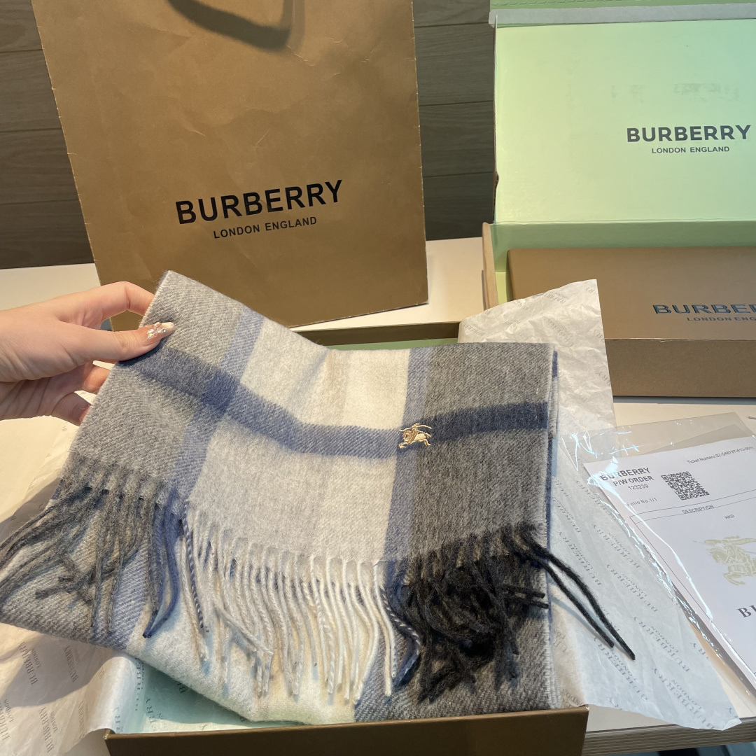 ✨✨Burberry · 巴宝莉双面围巾❗好看的要疯掉了，太有型太有魅力了❗❗非常斯文时尚的秋冬单品！真