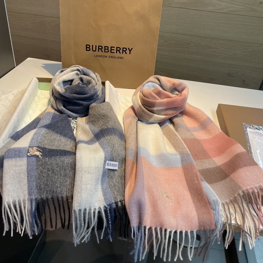 ✨✨Burberry · 巴宝莉双面围巾❗好看的要疯掉了，太有型太有魅力了❗❗非常斯文时尚的秋冬单品！真