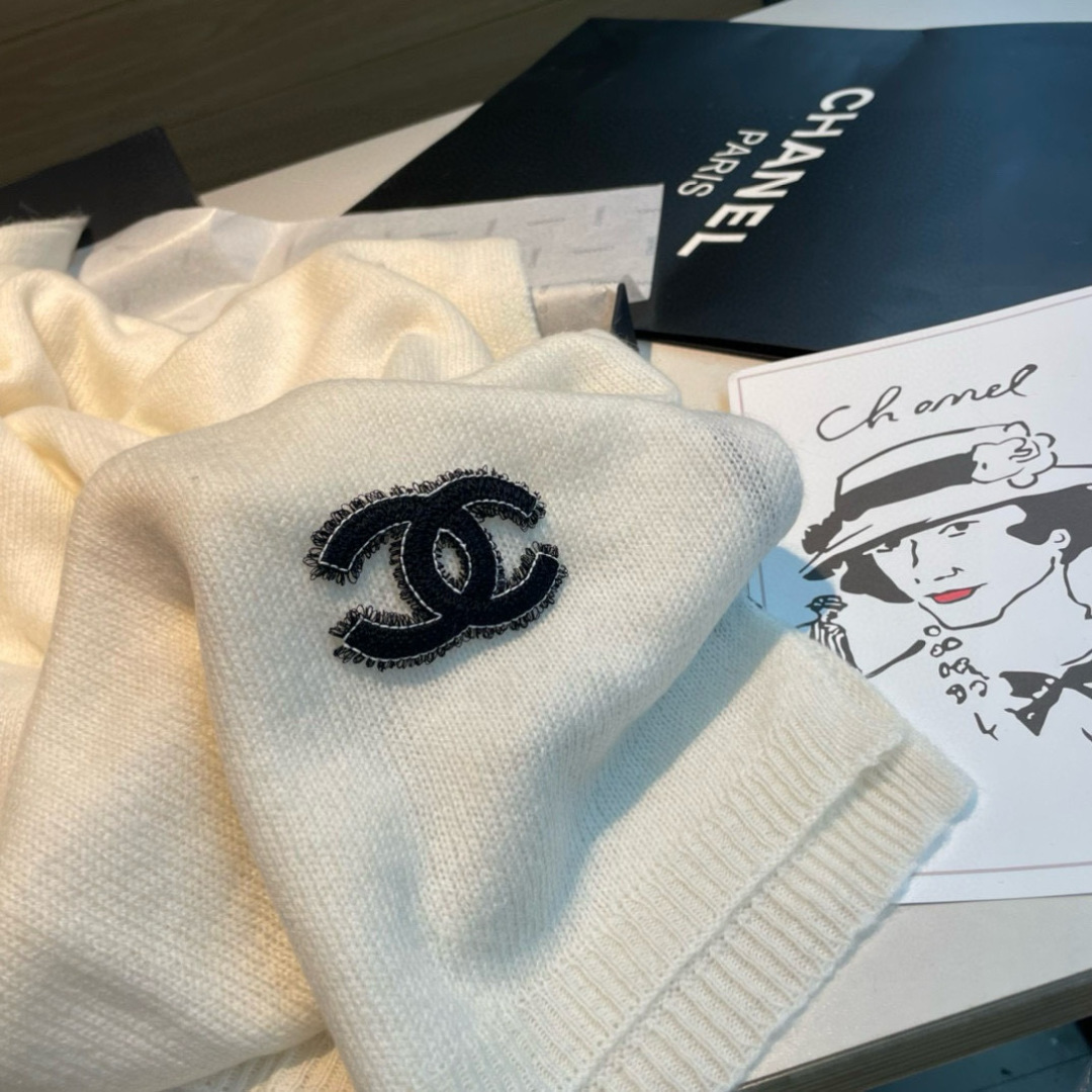 强烈重磅推荐！！！质感好货，怒吼福利推荐款❗️Chanel主打的羊绒围巾~非常难得！！这个围巾最大的感触