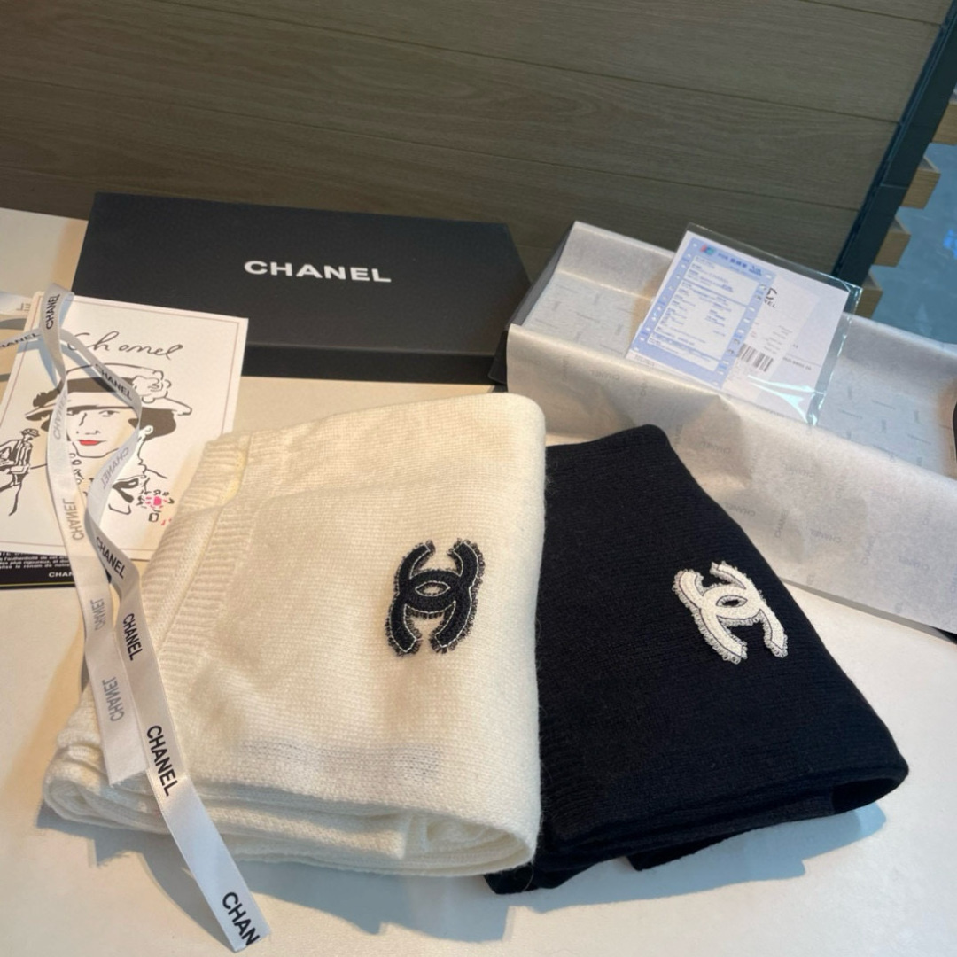强烈重磅推荐！！！质感好货，怒吼福利推荐款❗️Chanel主打的羊绒围巾~非常难得！！这个围巾最大的感触