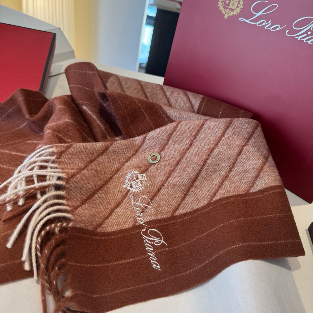 🆕Loro Piana · 诺悠翩雅【贸易公司尾单，极品山羊绒围巾披肩】送人自留都太高大上了😍重磅上新，