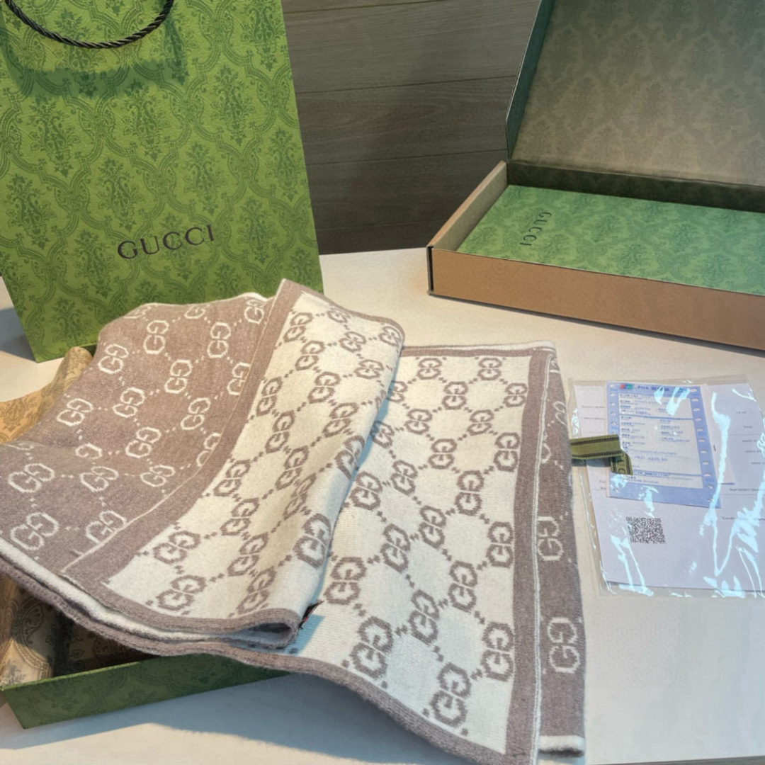 Gucci · 古奇经典羊绒围巾❗双面提花❗️来个硬货.麻溜的安排上.纯正出口❗原订单已经交货一批，其中