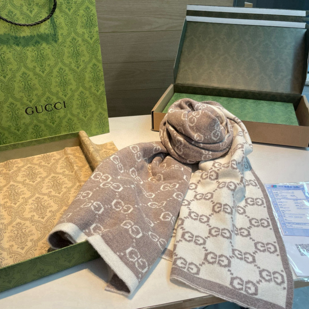 Gucci · 古奇经典羊绒围巾❗双面提花❗️来个硬货.麻溜的安排上.纯正出口❗原订单已经交货一批，其中
