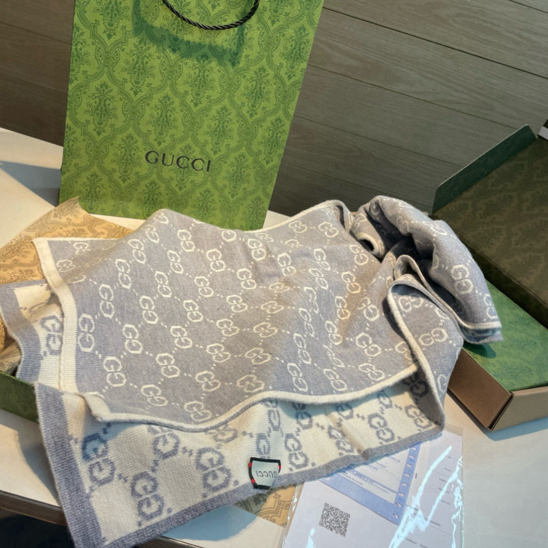 Gucci · 古奇经典羊绒围巾❗双面提花❗️来个硬货.麻溜的安排上.纯正出口❗原订单已经交货一批，其中