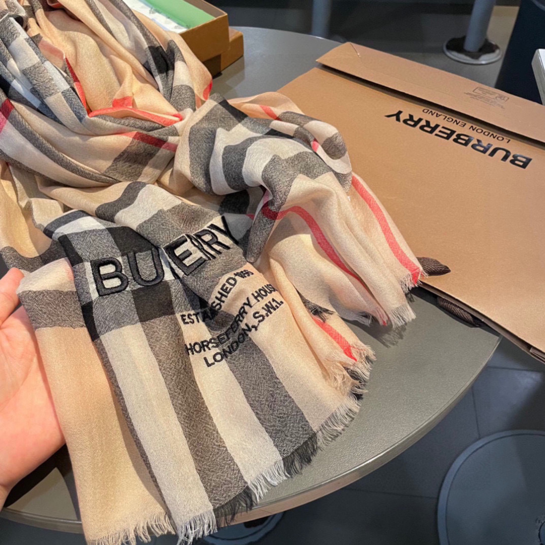 😘😘巴宝莉羊绒长巾⚜️bur殿堂级御用推荐❗️出口英国的订单！最新经典混纺系列。来的太是时候了❗️非常适