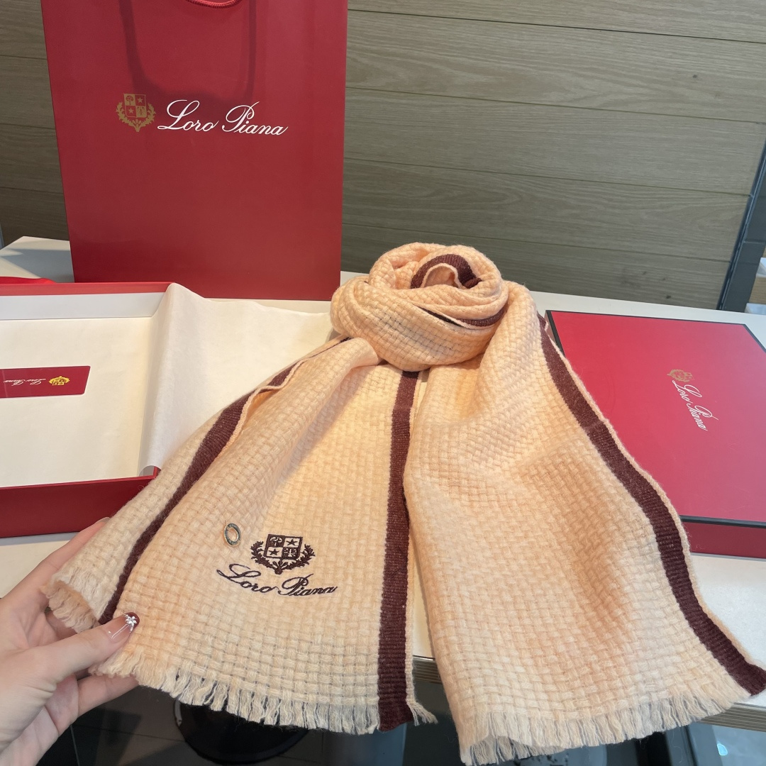 重磅推荐❗️lP秋冬新品 · 羊绒轻缩围巾❗️臻选上乘的山羊绒纤维，耗时耗力，再以清泉水浸泡涤荡，使羊绒