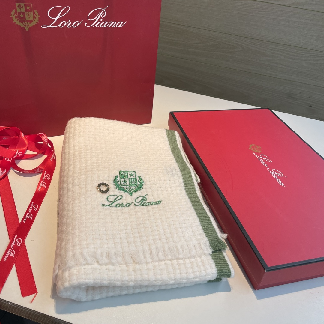 重磅推荐❗️lP秋冬新品 · 羊绒轻缩围巾❗️臻选上乘的山羊绒纤维，耗时耗力，再以清泉水浸泡涤荡，使羊绒