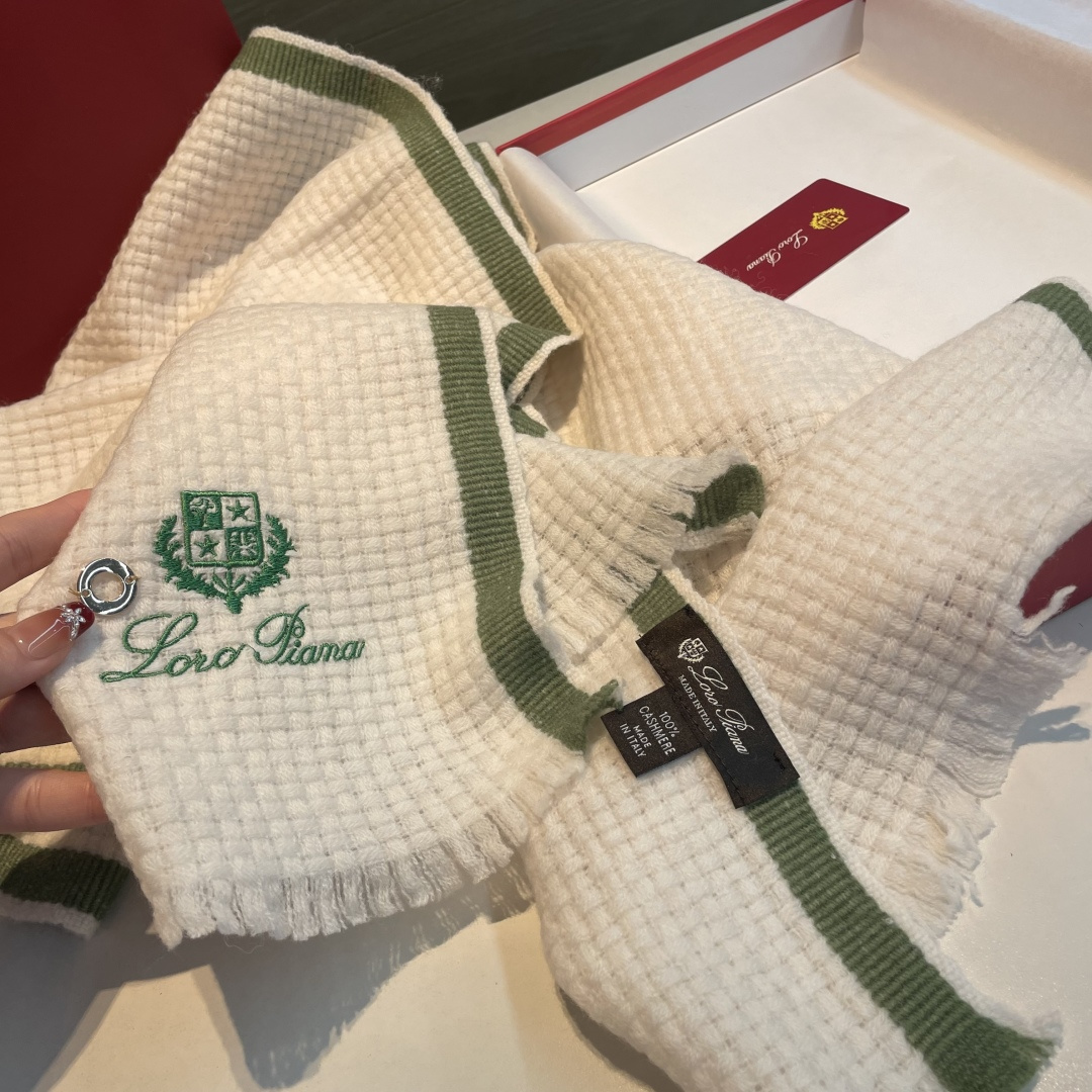 重磅推荐❗️lP秋冬新品 · 羊绒轻缩围巾❗️臻选上乘的山羊绒纤维，耗时耗力，再以清泉水浸泡涤荡，使羊绒