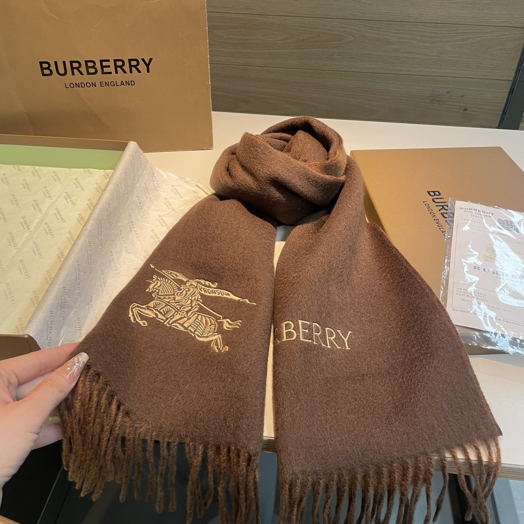 ✨✨Burberry · 巴宝莉双面围巾❗好看的要疯掉了，太有型太有魅力了❗❗非常斯文时尚的秋冬单品！真