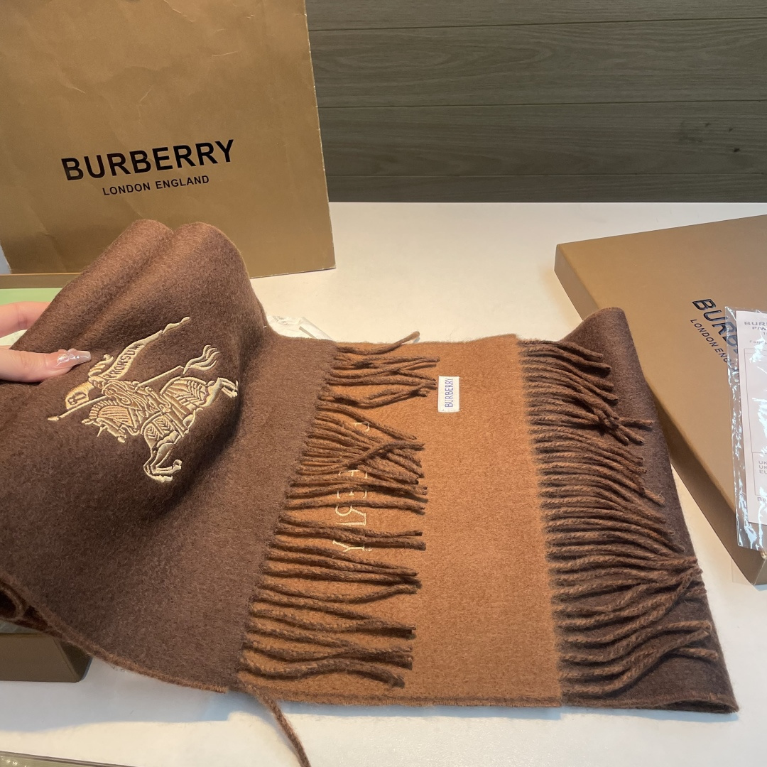 ✨✨Burberry · 巴宝莉双面围巾❗好看的要疯掉了，太有型太有魅力了❗❗非常斯文时尚的秋冬单品！真