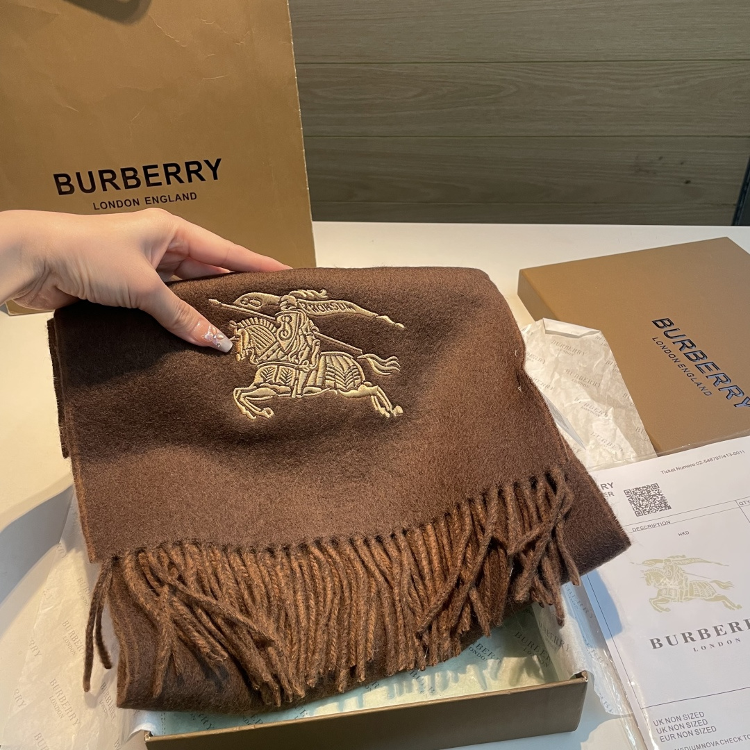 ✨✨Burberry · 巴宝莉双面围巾❗好看的要疯掉了，太有型太有魅力了❗❗非常斯文时尚的秋冬单品！真
