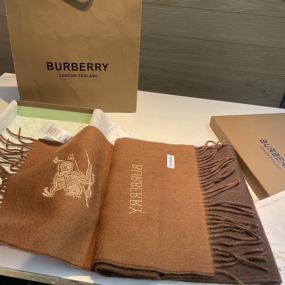 ✨✨Burberry · 巴宝莉双面围巾❗好看的要疯掉了，太有型太有魅力了❗❗非常斯文时尚的秋冬单品！真