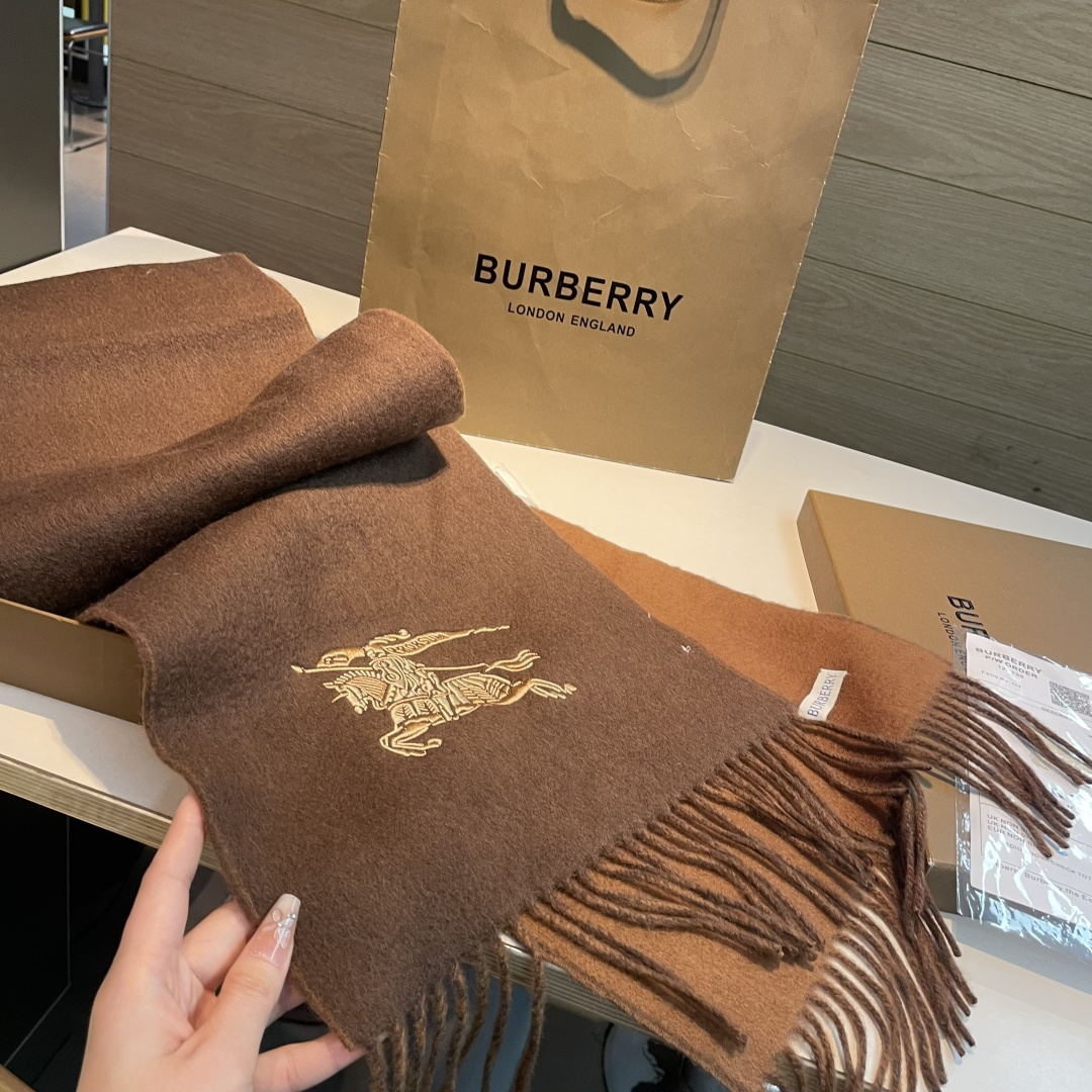 ✨✨Burberry · 巴宝莉双面围巾❗好看的要疯掉了，太有型太有魅力了❗❗非常斯文时尚的秋冬单品！真