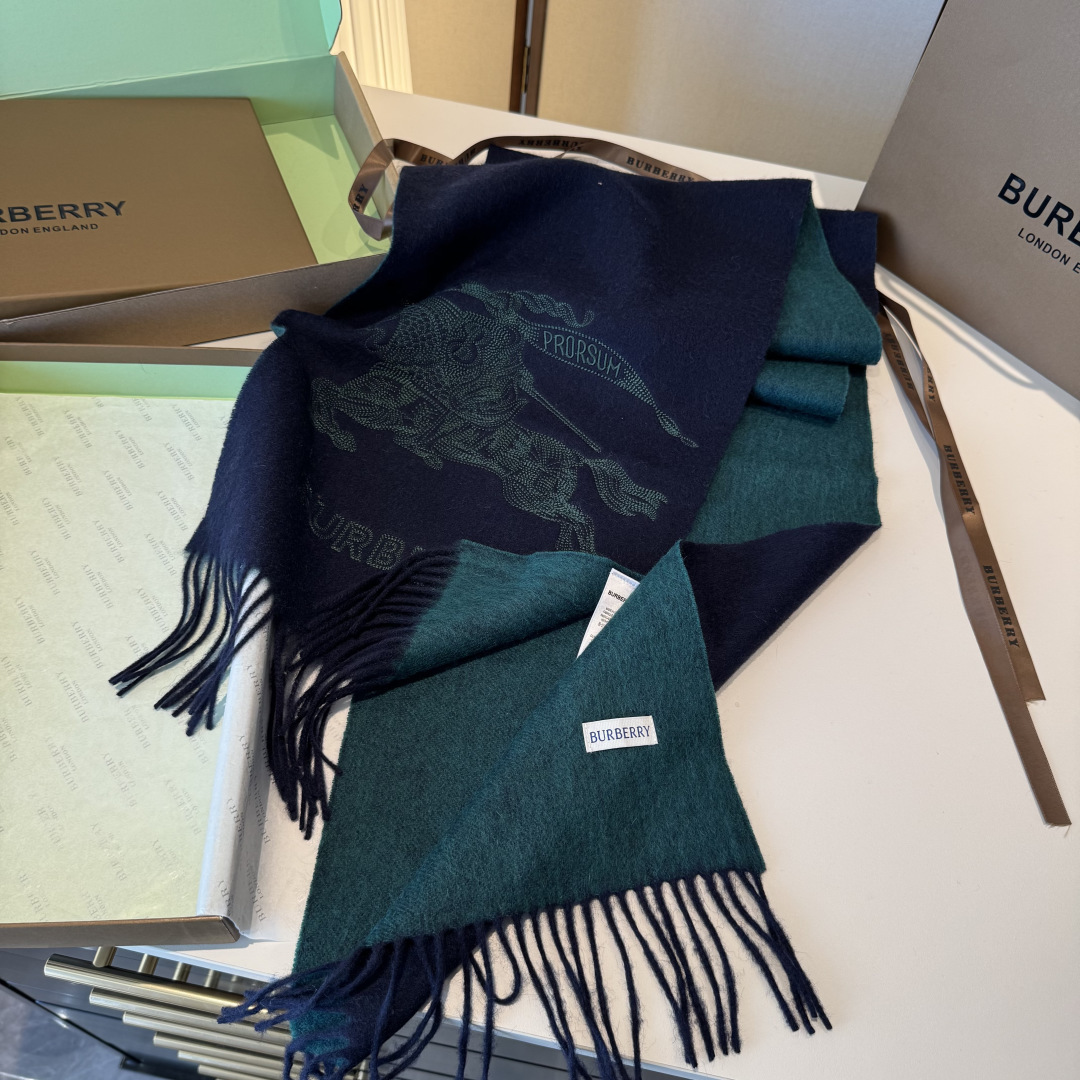 ✨✨Burberry · 巴宝莉双面围巾❗好看的要疯掉了，太有型太有魅力了❗❗非常斯文时尚的秋冬单品！真