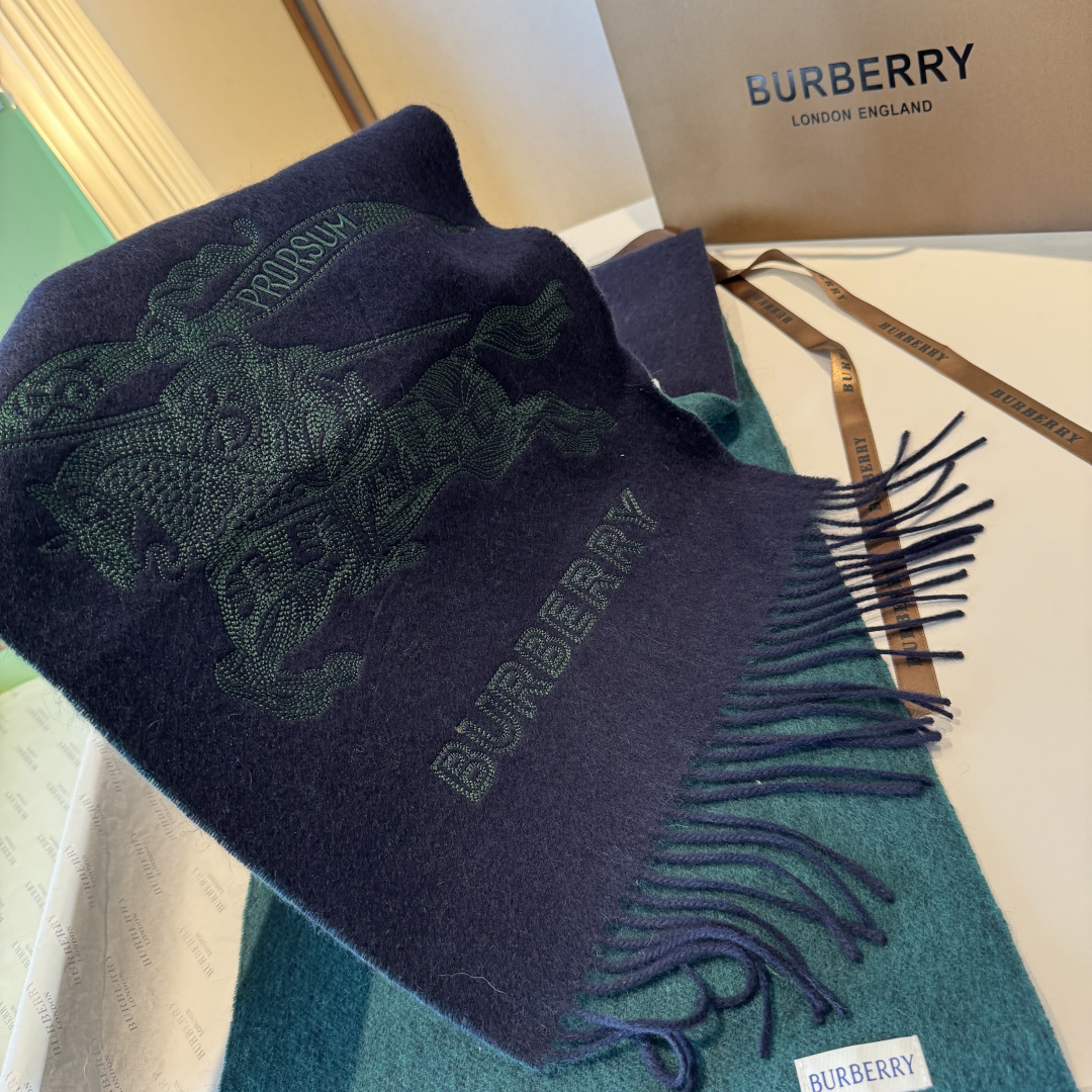 ✨✨Burberry · 巴宝莉双面围巾❗好看的要疯掉了，太有型太有魅力了❗❗非常斯文时尚的秋冬单品！真