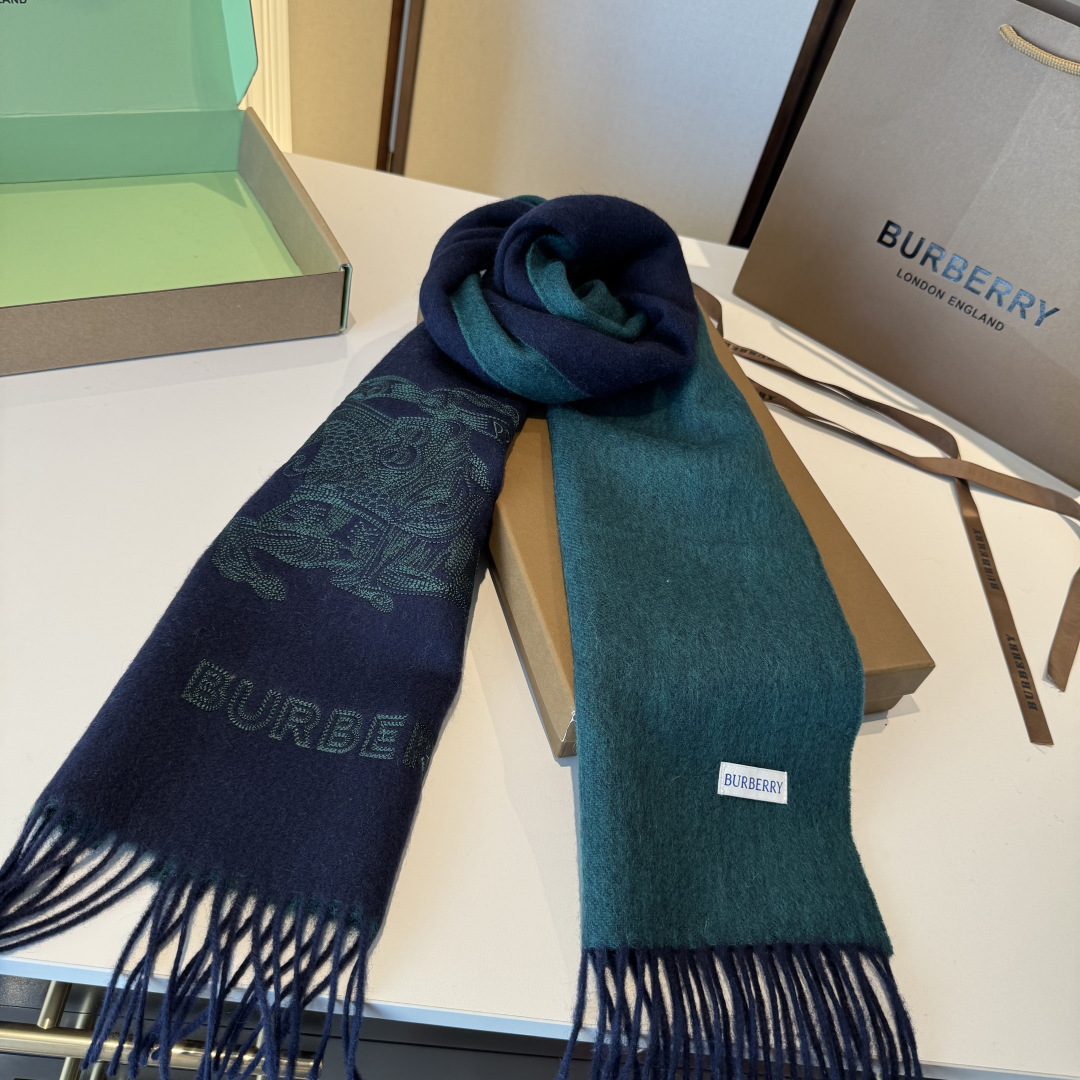✨✨Burberry · 巴宝莉双面围巾❗好看的要疯掉了，太有型太有魅力了❗❗非常斯文时尚的秋冬单品！真
