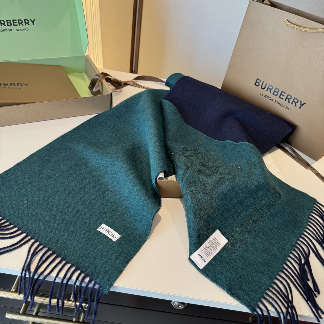✨✨Burberry · 巴宝莉双面围巾❗好看的要疯掉了，太有型太有魅力了❗❗非常斯文时尚的秋冬单品！真