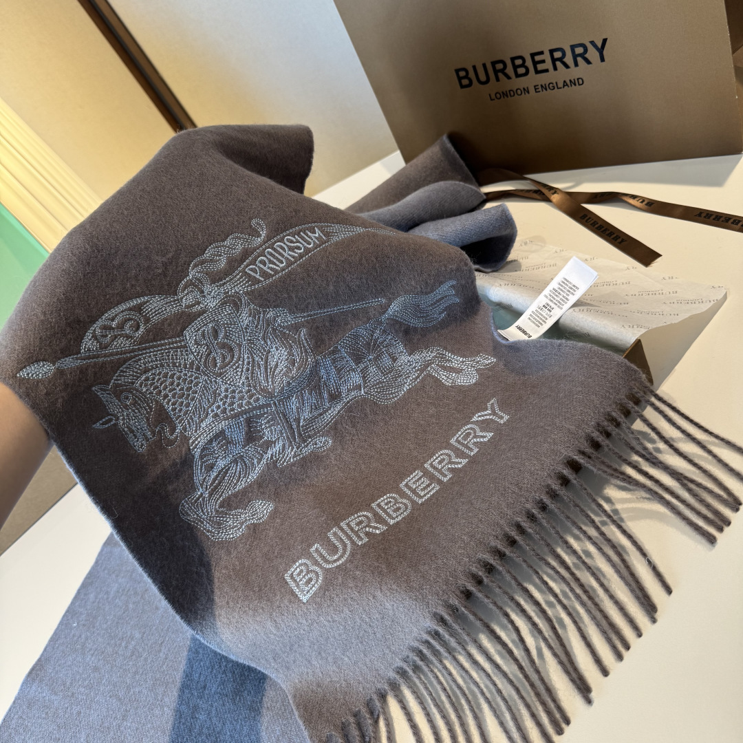 ✨✨Burberry · 巴宝莉双面围巾❗好看的要疯掉了，太有型太有魅力了❗❗非常斯文时尚的秋冬单品！真
