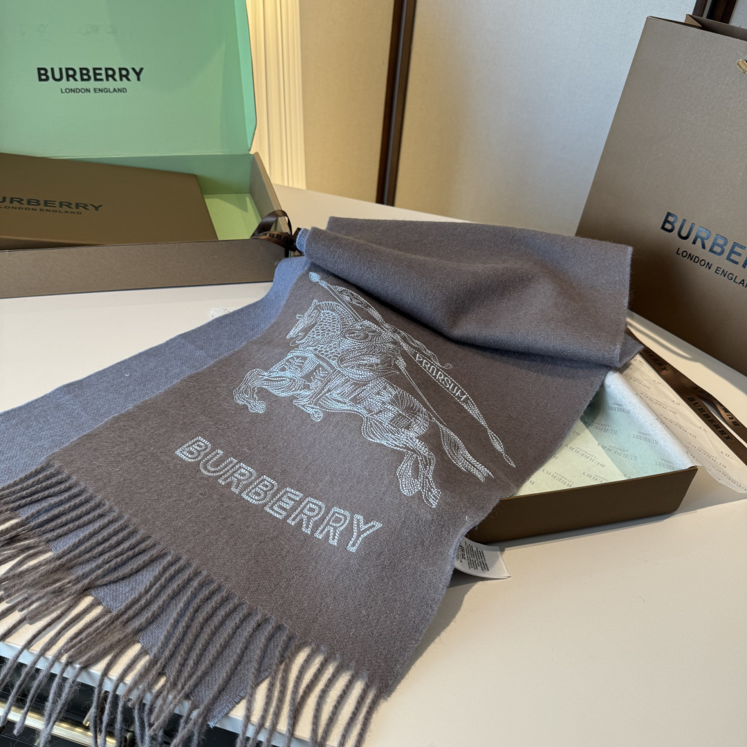 ✨✨Burberry · 巴宝莉双面围巾❗好看的要疯掉了，太有型太有魅力了❗❗非常斯文时尚的秋冬单品！真
