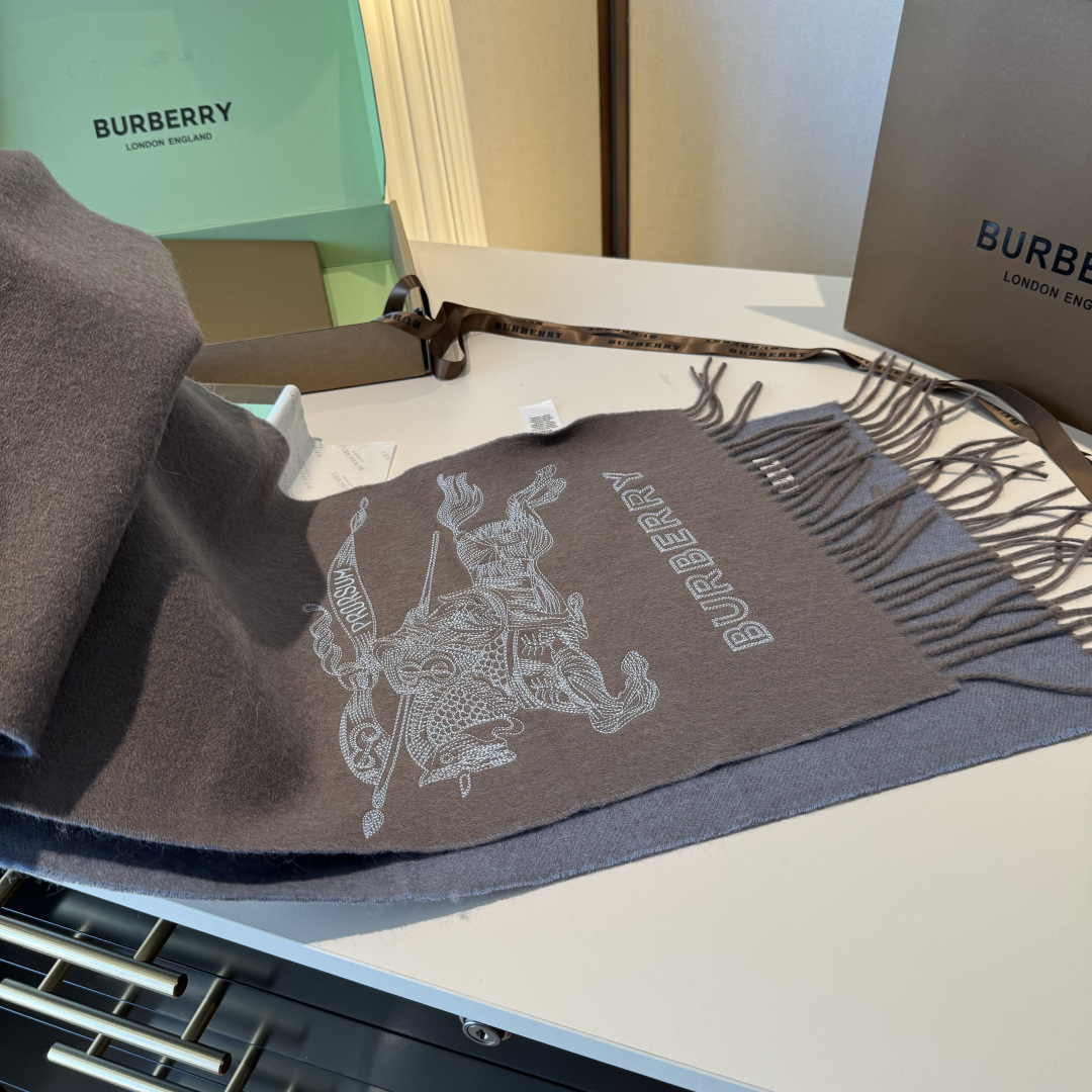 ✨✨Burberry · 巴宝莉双面围巾❗好看的要疯掉了，太有型太有魅力了❗❗非常斯文时尚的秋冬单品！真