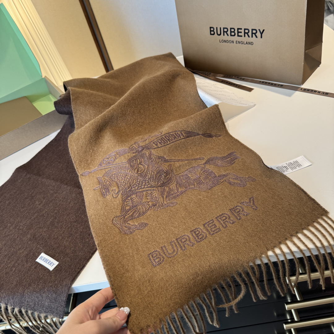 ✨✨Burberry · 巴宝莉双面围巾❗好看的要疯掉了，太有型太有魅力了❗❗非常斯文时尚的秋冬单品！真