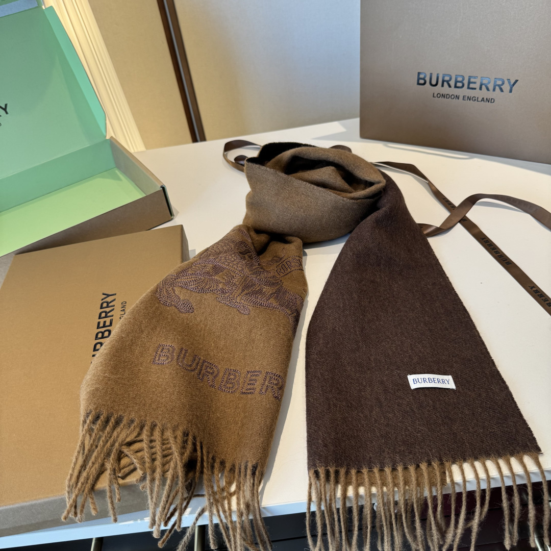 ✨✨Burberry · 巴宝莉双面围巾❗好看的要疯掉了，太有型太有魅力了❗❗非常斯文时尚的秋冬单品！真