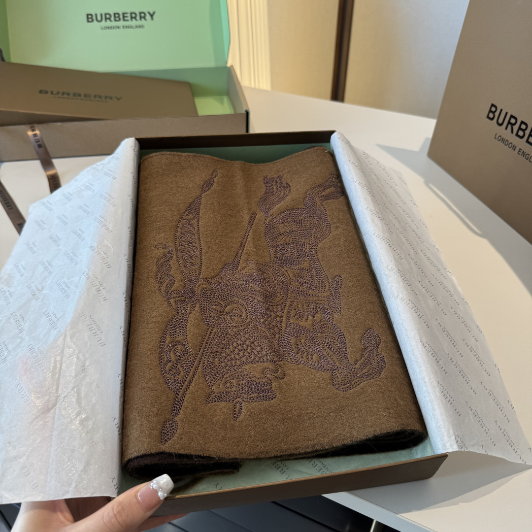✨✨Burberry · 巴宝莉双面围巾❗好看的要疯掉了，太有型太有魅力了❗❗非常斯文时尚的秋冬单品！真