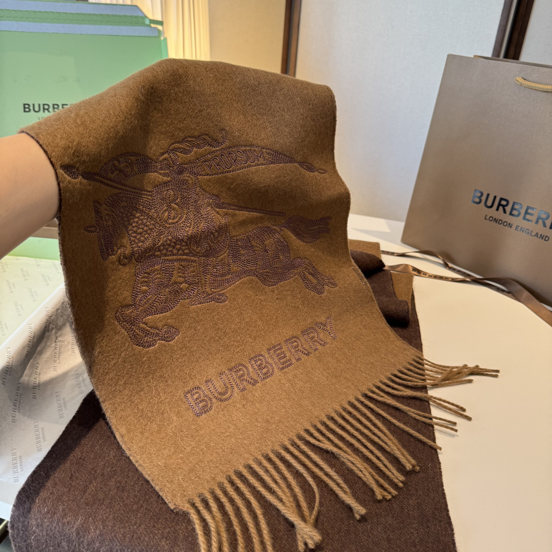 ✨✨Burberry · 巴宝莉双面围巾❗好看的要疯掉了，太有型太有魅力了❗❗非常斯文时尚的秋冬单品！真