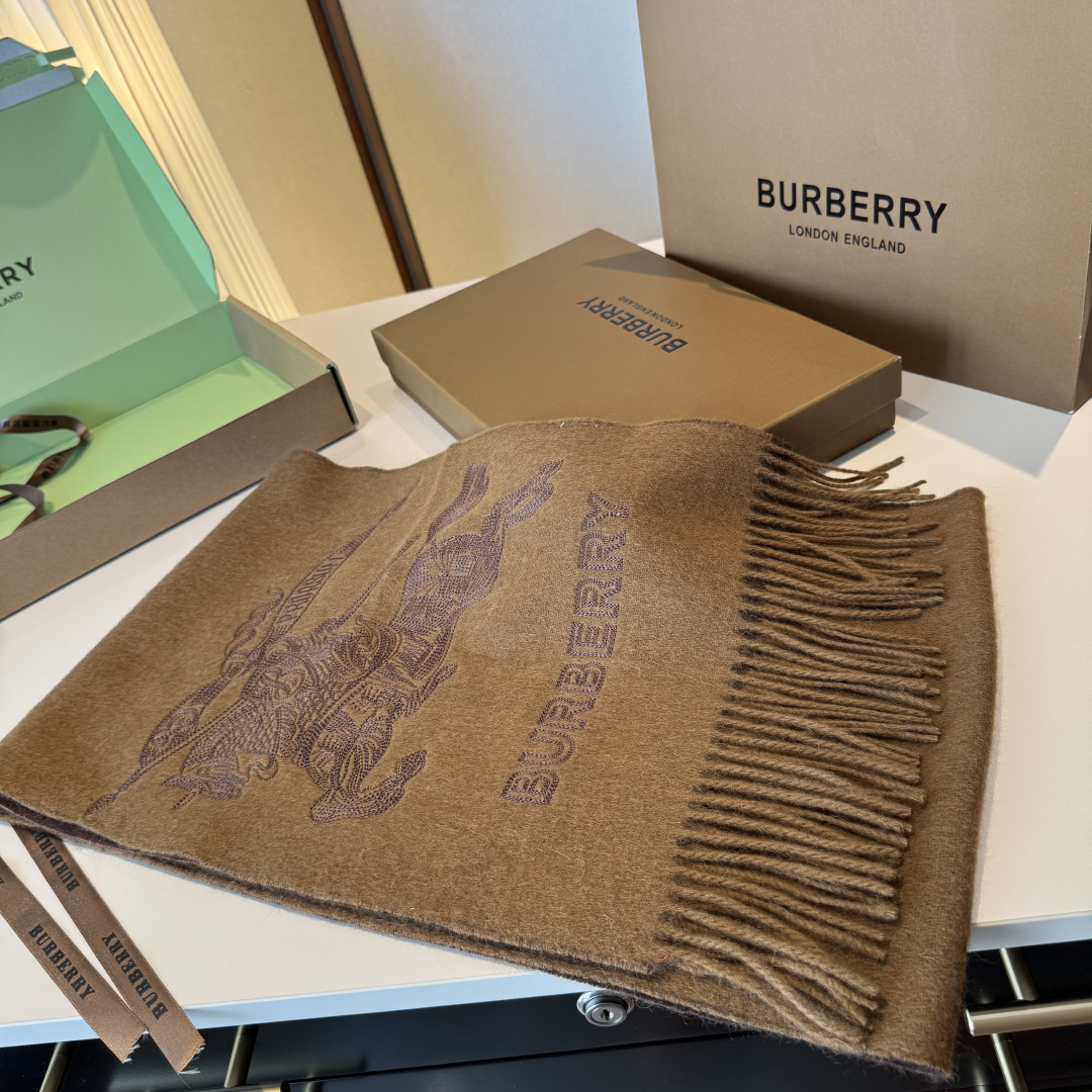 ✨✨Burberry · 巴宝莉双面围巾❗好看的要疯掉了，太有型太有魅力了❗❗非常斯文时尚的秋冬单品！真
