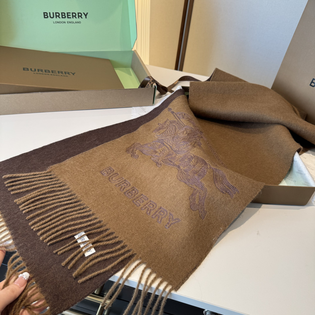 ✨✨Burberry · 巴宝莉双面围巾❗好看的要疯掉了，太有型太有魅力了❗❗非常斯文时尚的秋冬单品！真